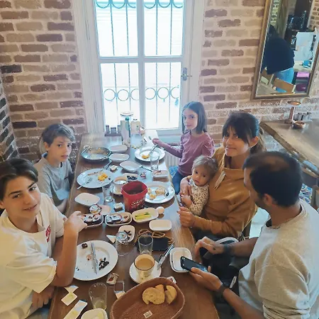 מלון Family *